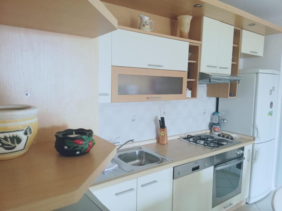 Apartment Mia - Spacious Apartment On 85 M2 With Beautiful Sea View Трогир Екстериор снимка