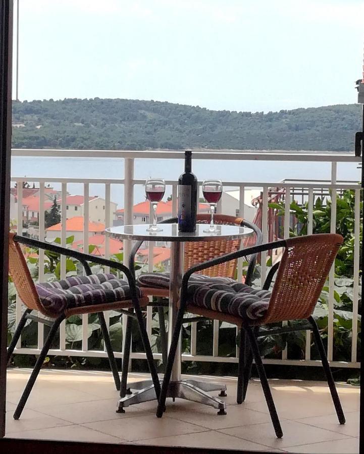 Apartment Mia - Spacious Apartment On 85 M2 With Beautiful Sea View Трогир Екстериор снимка