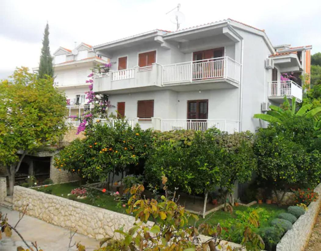 Apartment Mia - Spacious Apartment On 85 M2 With Beautiful Sea View Трогир Екстериор снимка