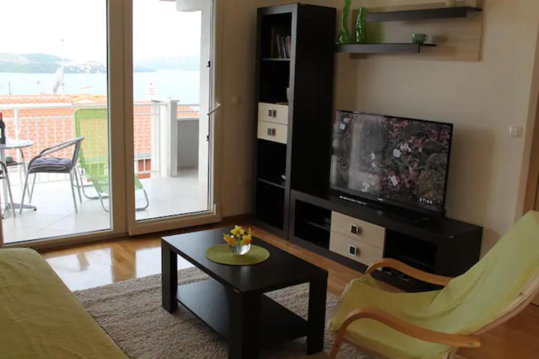 Apartment Mia - Spacious Apartment On 85 M2 With Beautiful Sea View Трогир Екстериор снимка