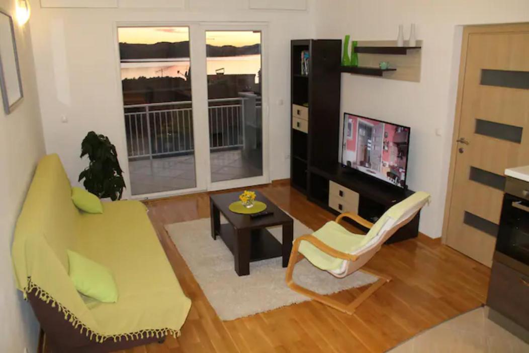 Apartment Mia - Spacious Apartment On 85 M2 With Beautiful Sea View Трогир Екстериор снимка