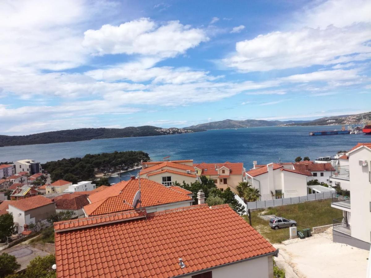 Apartment Mia - Spacious Apartment On 85 M2 With Beautiful Sea View Трогир Екстериор снимка