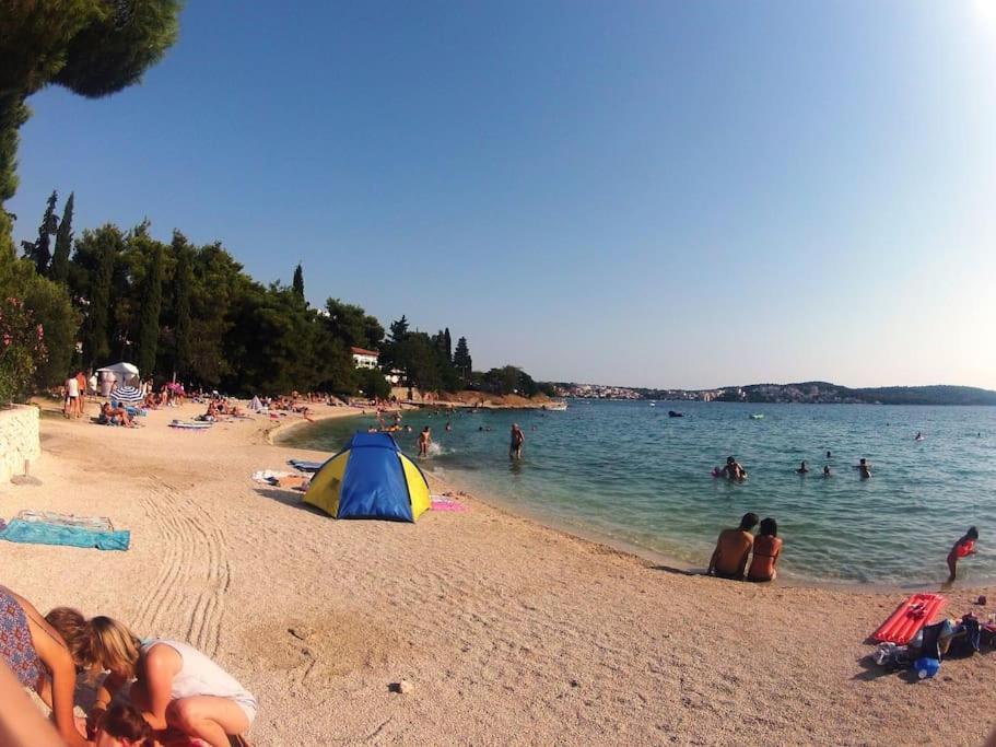Apartment Mia - Spacious Apartment On 85 M2 With Beautiful Sea View Трогир Екстериор снимка