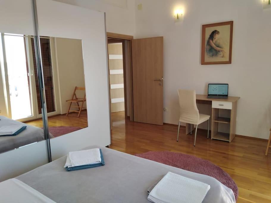 Apartment Mia - Spacious Apartment On 85 M2 With Beautiful Sea View Трогир Екстериор снимка