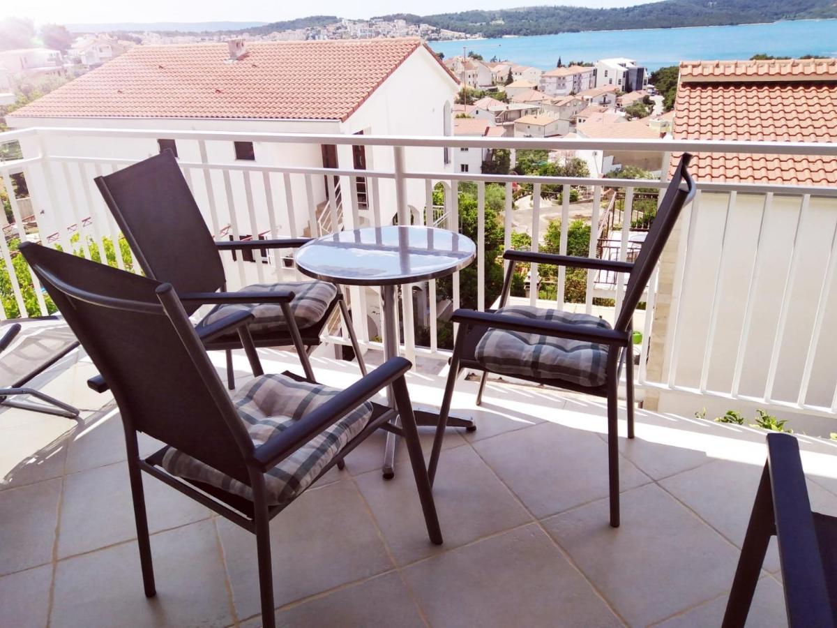 Apartment Mia - Spacious Apartment On 85 M2 With Beautiful Sea View Трогир Екстериор снимка