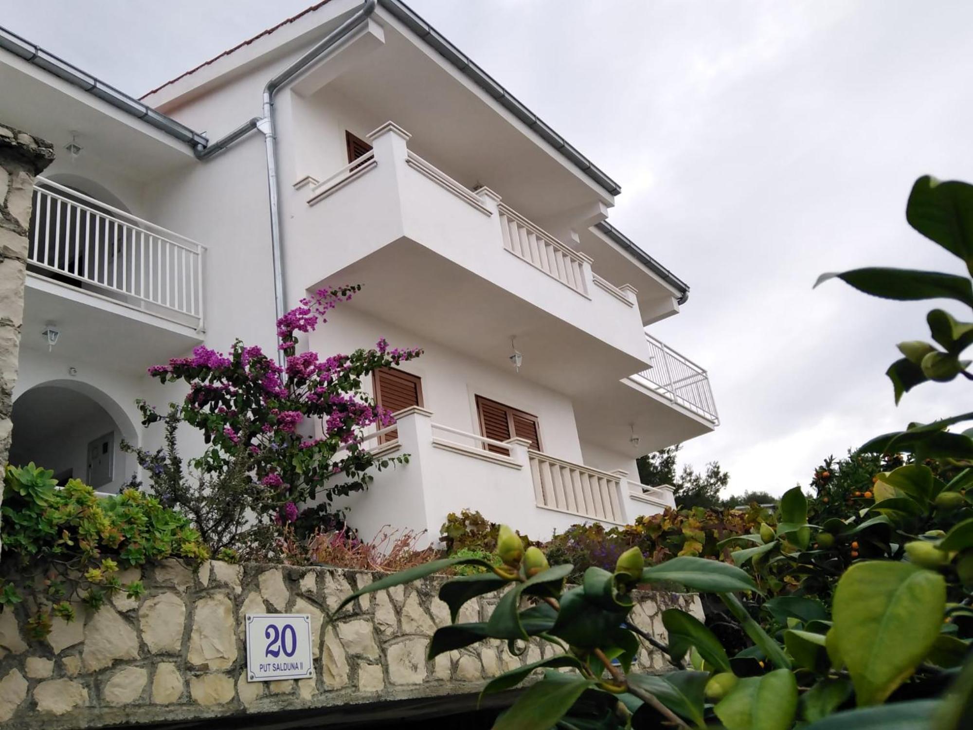 Apartment Mia - Spacious Apartment On 85 M2 With Beautiful Sea View Трогир Екстериор снимка