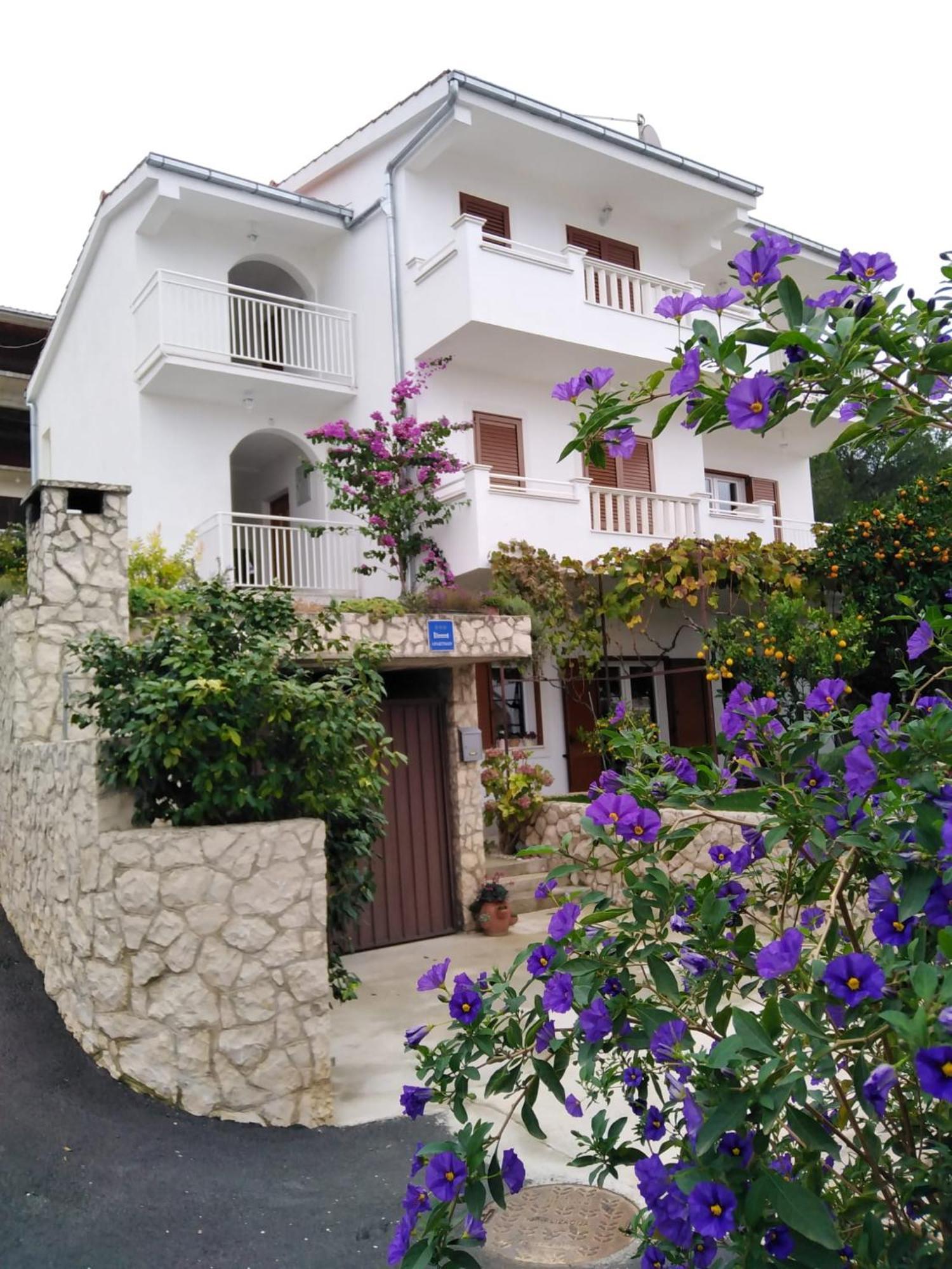Apartment Mia - Spacious Apartment On 85 M2 With Beautiful Sea View Трогир Екстериор снимка
