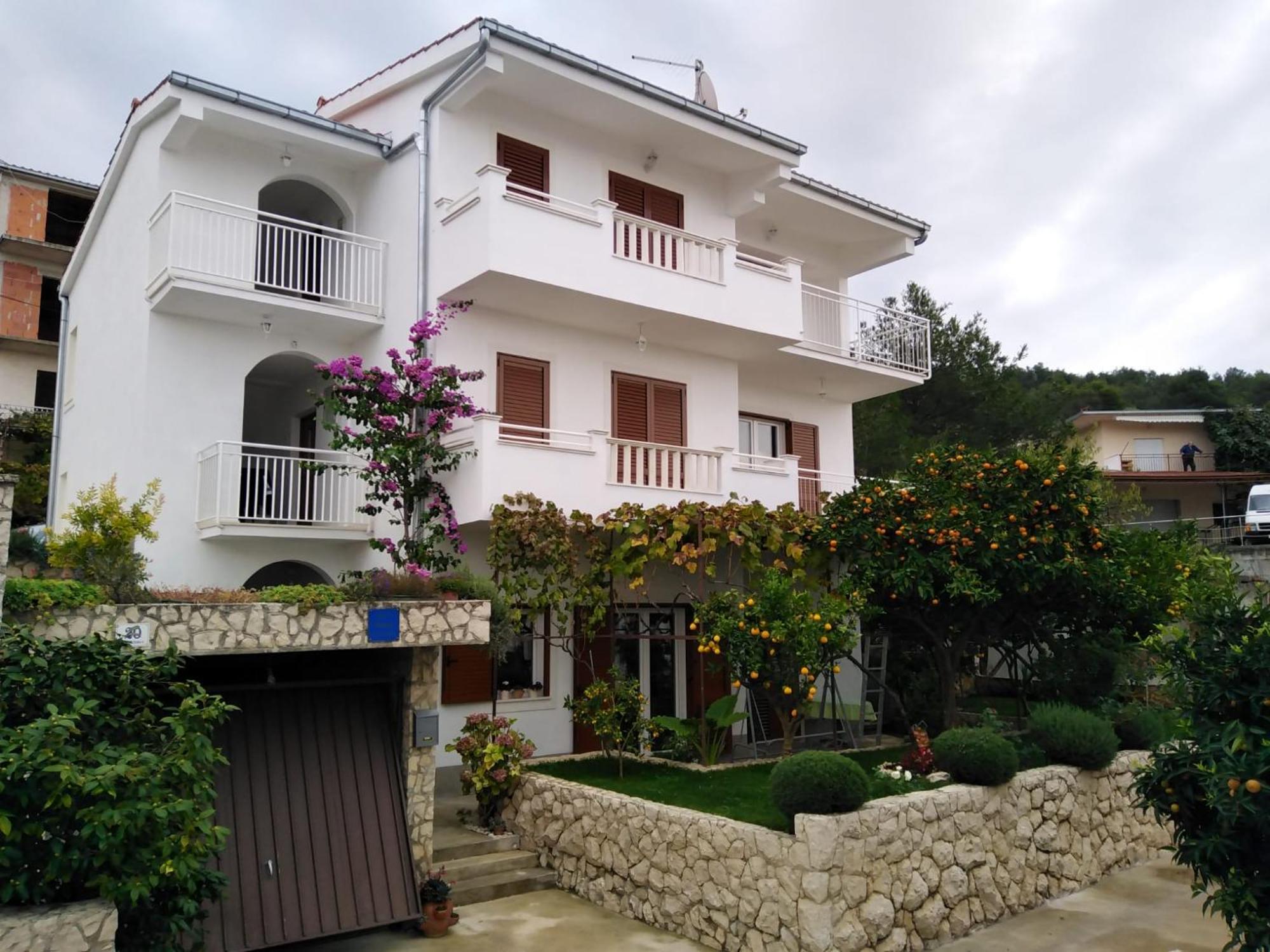 Apartment Mia - Spacious Apartment On 85 M2 With Beautiful Sea View Трогир Екстериор снимка