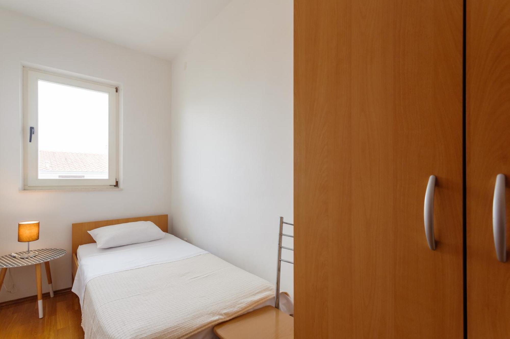 Apartment Mia - Spacious Apartment On 85 M2 With Beautiful Sea View Трогир Екстериор снимка