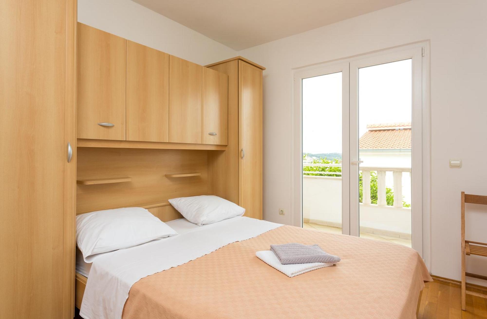 Apartment Mia - Spacious Apartment On 85 M2 With Beautiful Sea View Трогир Екстериор снимка