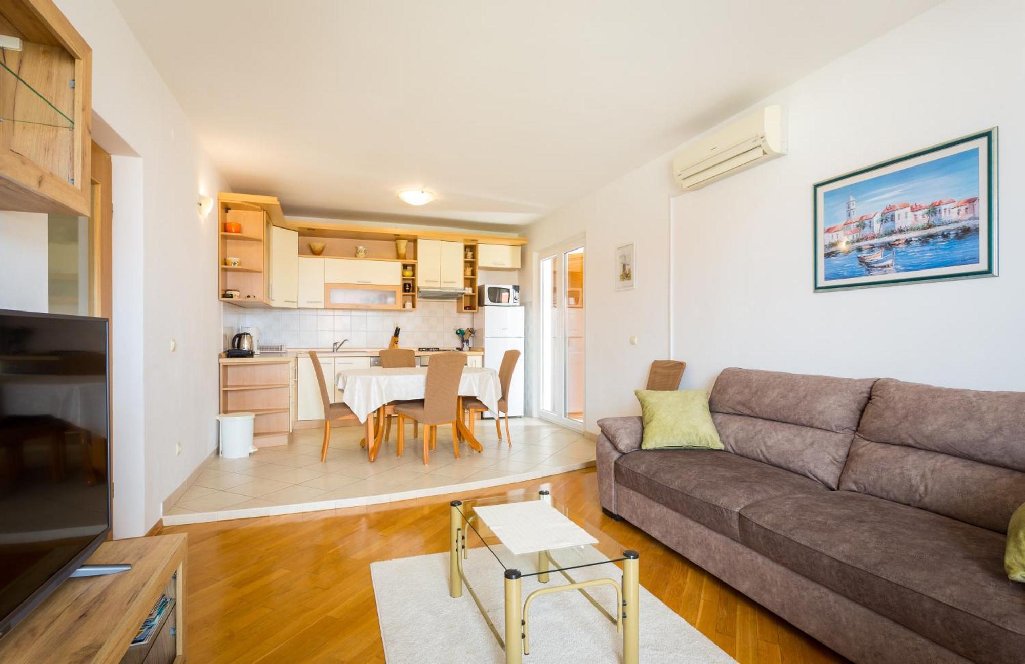 Apartment Mia - Spacious Apartment On 85 M2 With Beautiful Sea View Трогир Екстериор снимка