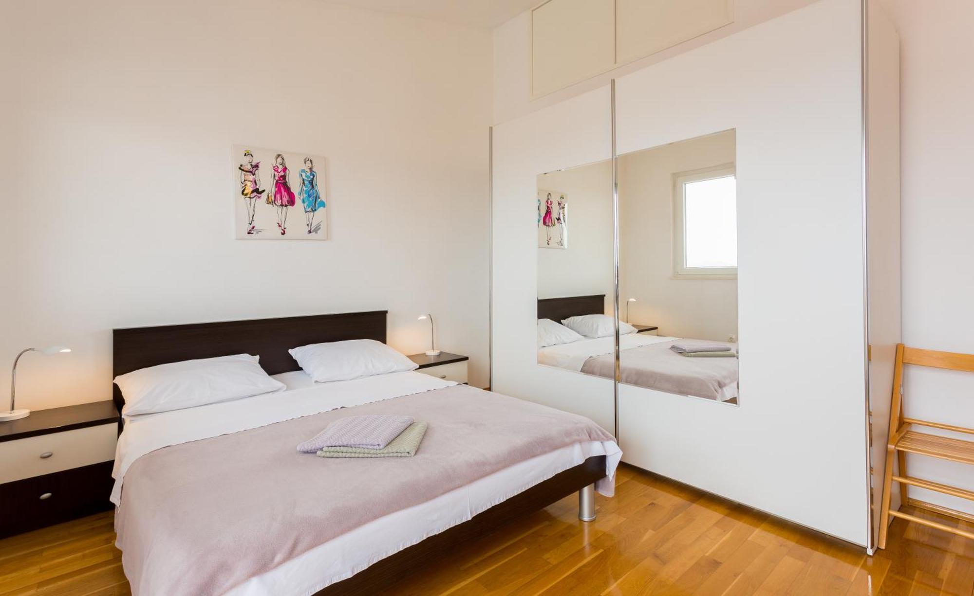 Apartment Mia - Spacious Apartment On 85 M2 With Beautiful Sea View Трогир Екстериор снимка