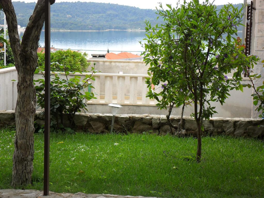 Apartment Mia - Spacious Apartment On 85 M2 With Beautiful Sea View Трогир Екстериор снимка