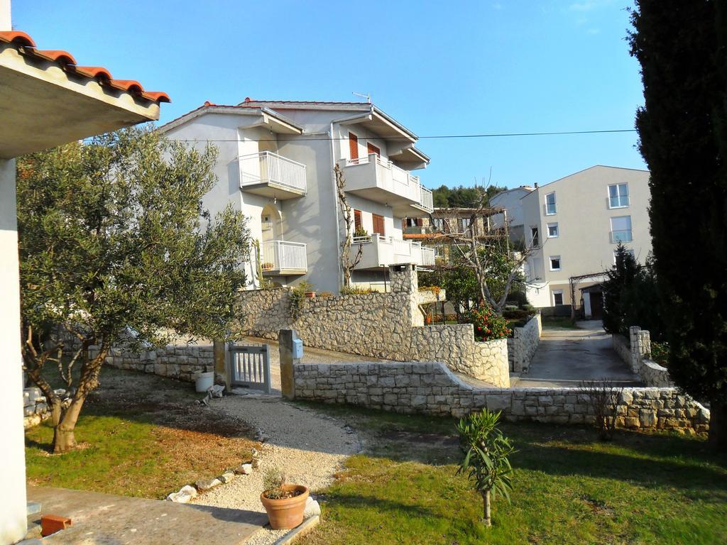 Apartment Mia - Spacious Apartment On 85 M2 With Beautiful Sea View Трогир Екстериор снимка
